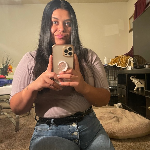 Meet your Posher, Ana - Picture 1 of 1